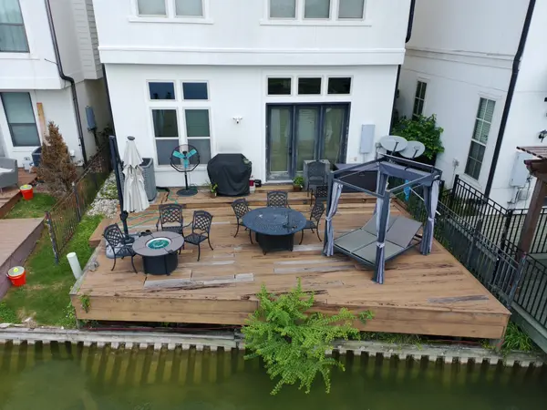 Deck photo 8