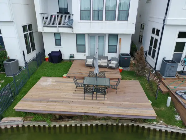 Deck photo 10