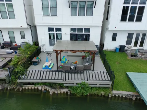 Deck photo 17