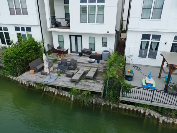 Deck photo 18