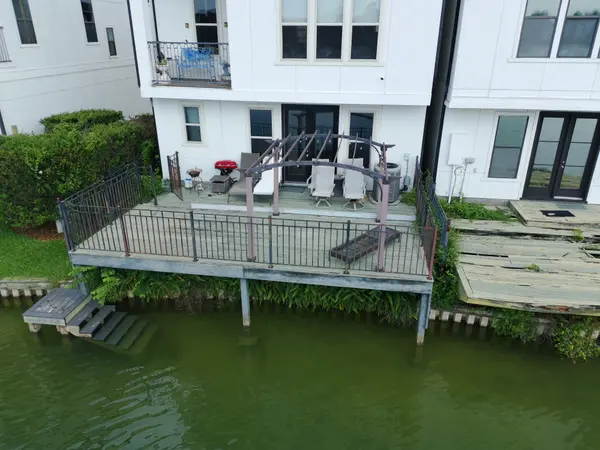 Deck photo 25